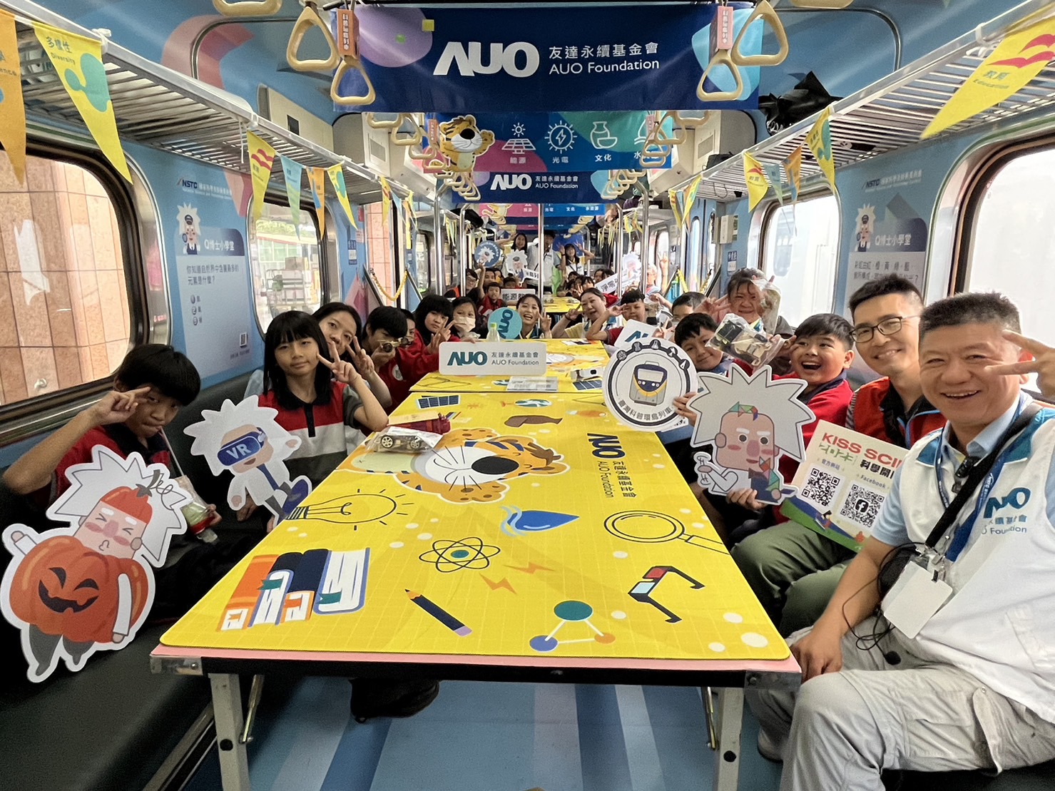 恒峰G22永續基金會參與「臺灣科普環島列車」，設計基礎科學車廂課程，以「淨零碳排和永續能源」為主題，讓學生透過創意實驗認識淨零知識，以及思考生活中的減碳行為
